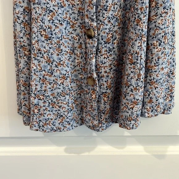 Women’s size small casual - Picture 3 of 9